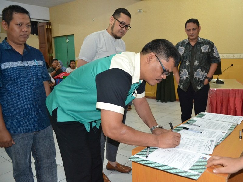 PENANDATANGANAN KONTRAK KERJA DIVISI TAHUN 2017/2018 _ypdhky_penandatanganan-kontrak-kerja-divisi-tahun-20172018-_433918.jpg ypdhky_penandatanganan-kontrak-kerja-divisi-tahun-20172018-_433918.jpg