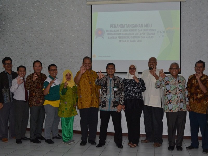 PENANDATANGANAN MOU ANTARA BANK SYARIAH MANDIRI DENGAN UNPAB SERTA PENYERAHAN BANTUAN PENDIDIKAN, KH_ypdhky_penandatanganan-kontrak-kerja-divisi-tahun-20172018_163445.jpg ypdhky_penandatanganan-kontrak-kerja-divisi-tahun-20172018_163445.jpg